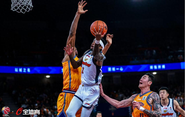 广东队遭上海三杀暴露阵容短板 杜锋战术争议引