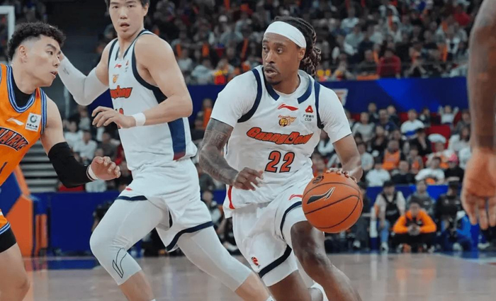 广东队遭上海三杀暴露阵容短板 杜锋战术争议引