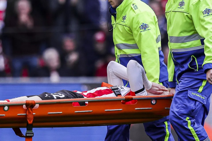 埃因霍温双线告急？主力伤退冠军悬念未定