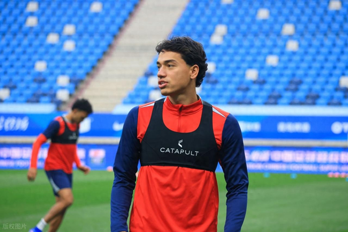 河南队双外援缺席客场作战顽强拼搏憾负大连