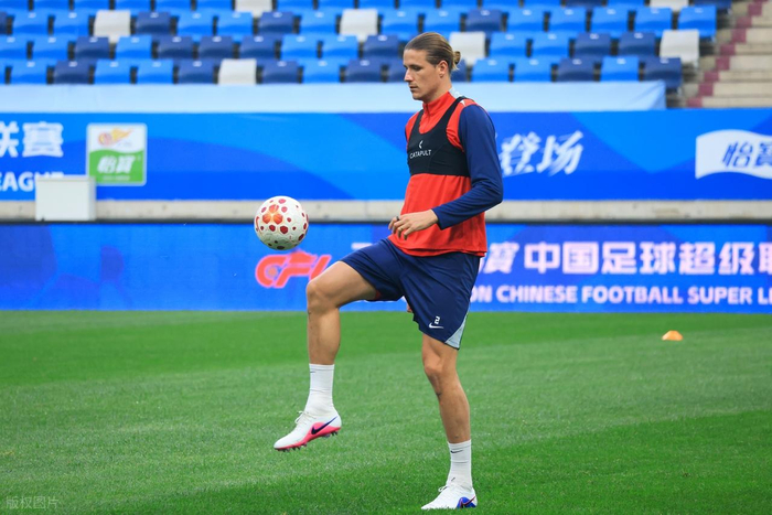 河南队双外援缺席客场作战顽强拼搏憾负大连